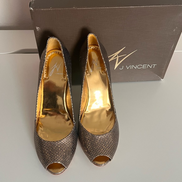 NIB J Vincent gold heels - Picture 4 of 5
